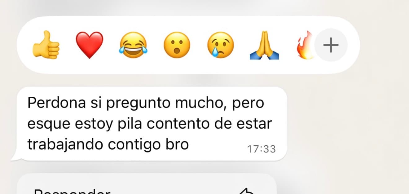 Captura de una conversación real de WhatsApp con un cliente de Monkey Studio